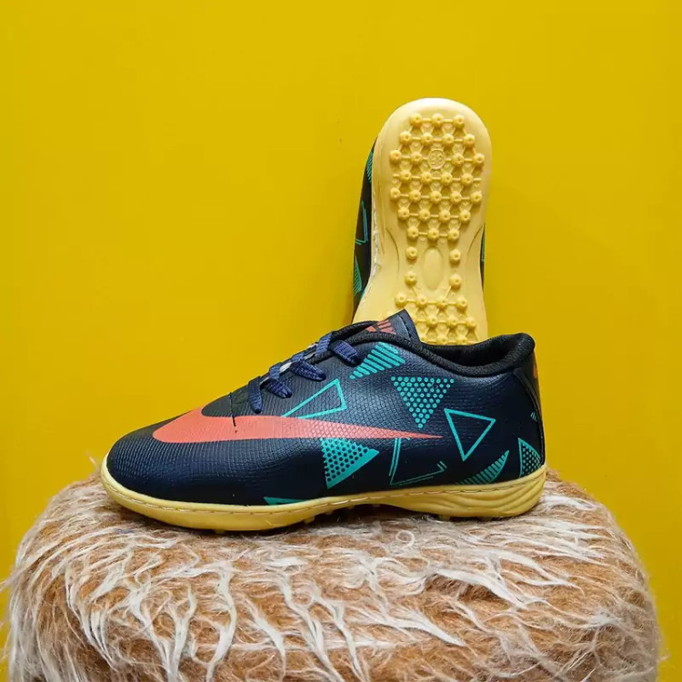 خرید کفش ورزشی بچگانه استوک ریز