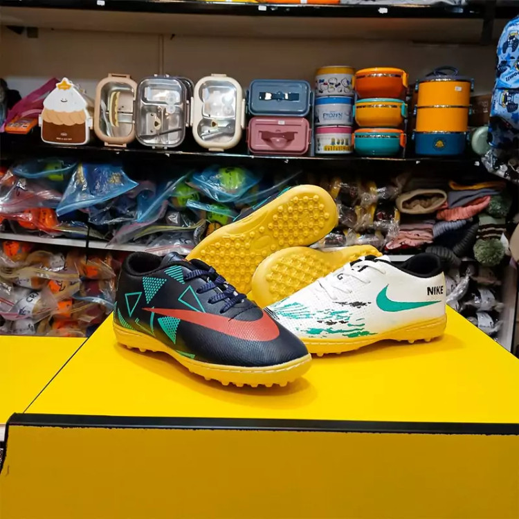 خرید کفش ورزشی بچگانه استوک ریز