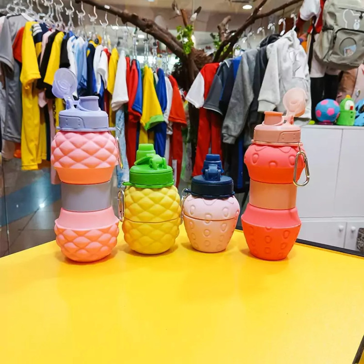 خرید قمقمه تاشو درچهار رنگ و طرح توت فرنگی و آناناس