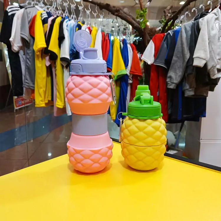 خرید قمقمه تاشو درچهار رنگ و طرح توت فرنگی و آناناس