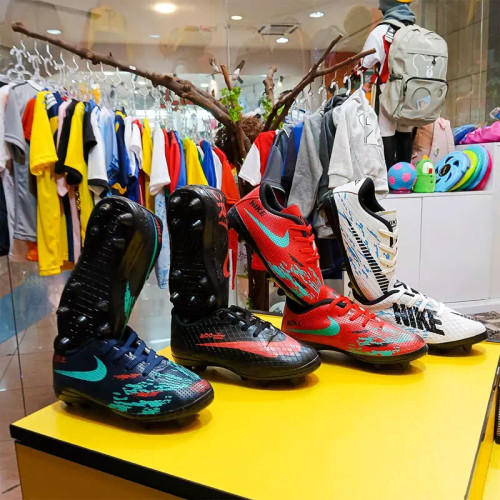 خرید کفش چمنی بچگانه استوک دار