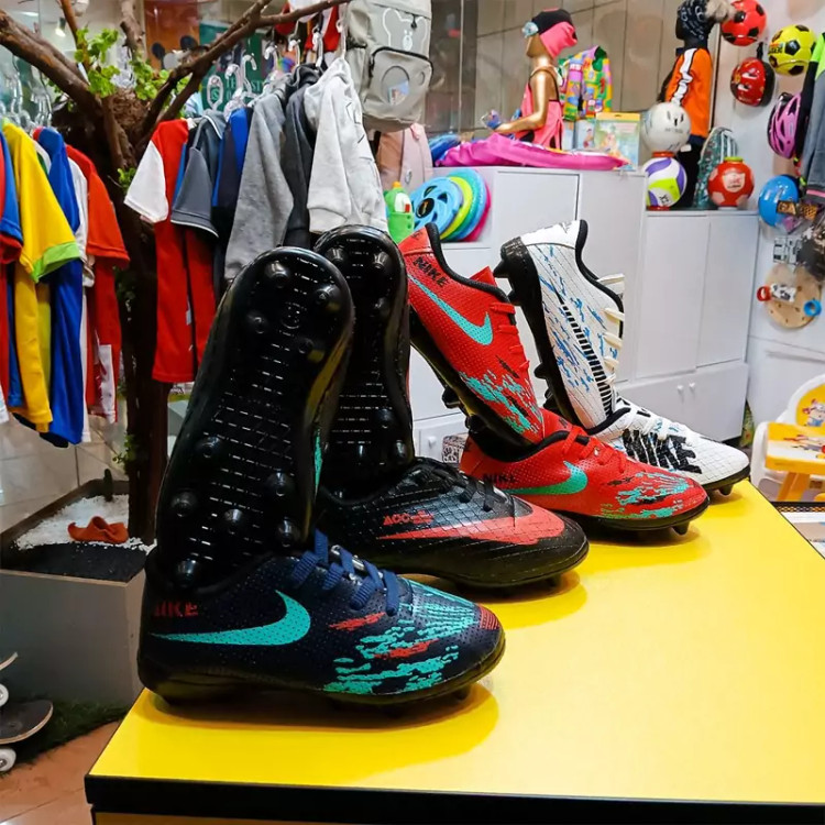 خرید کفش چمنی بچگانه استوک دار