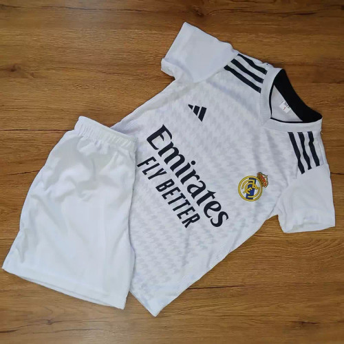 خرید کیت اول باشگاه رئال مادرید جنس ایرانی