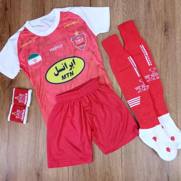 خرید ست ورزشی پرسپولیس بچگانه به همراه پاکش و مچبند