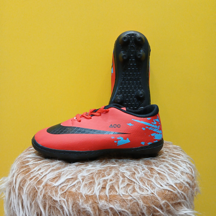 کفش استوک دار مخصوص چمن قرمز آبی