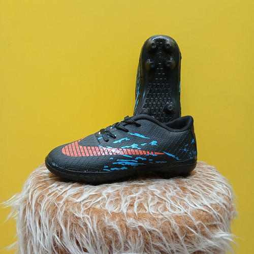 خرید کفش استوک دار مخصوص چمن مشکی آبی