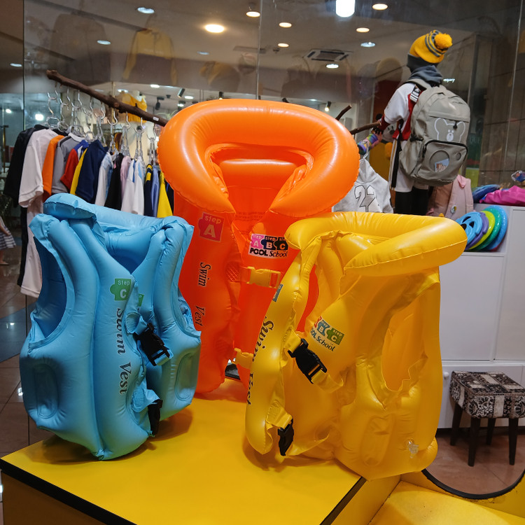 خرید جلیقه نجات بچگانه در سه سایز