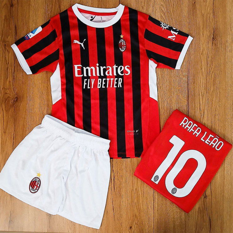 ست فوتبالی آث میلان