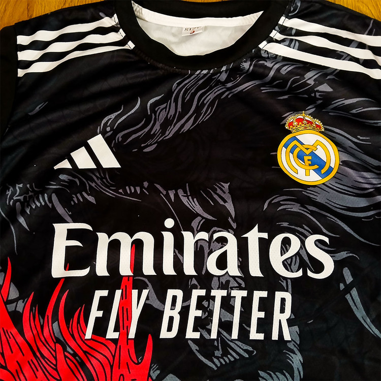 کیت فوتبال رئال مادرید طرح دراگون مشکی وینی